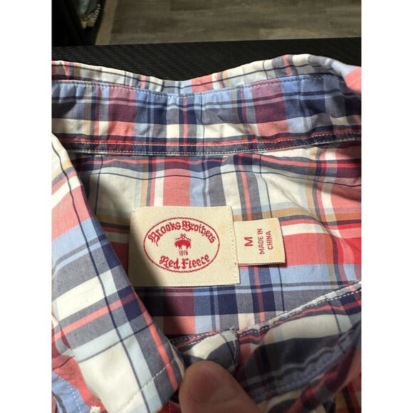 Brooks Brothers Plaid  Short Sleeve Button Up Chest Logo Size Medium Red White - Picture 3 of 9